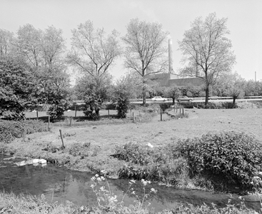 882426 Gezicht op het landschap in de omgeving van het woonwagencentrum aan de Huppeldijk bij Utrecht, met op de ...